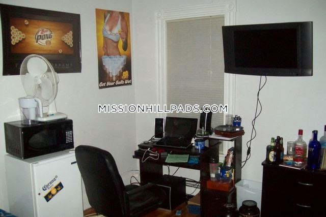 5 bed, 2 bath apartment for rent at 59 Hillside St Unit 3, Mission Hill — photo 44 of 54