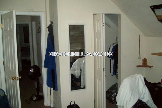 5 bed, 2 bath apartment for rent at 59 Hillside St Unit 3, Mission Hill — photo 46 of 54