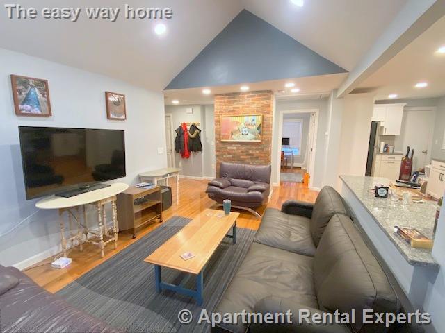 521 Main St, Magoun Square