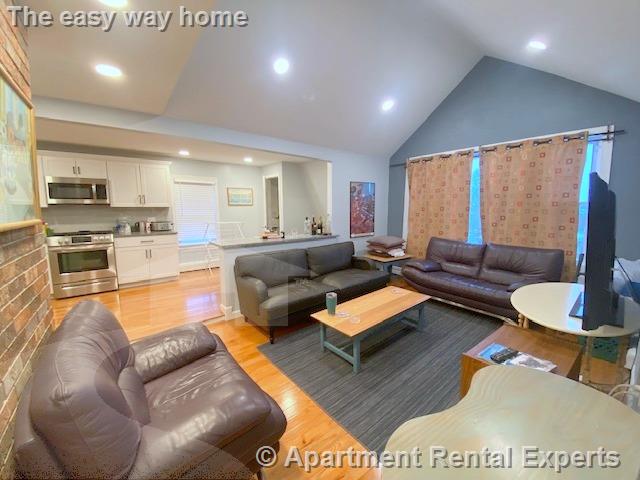 521 Main St, Magoun Square