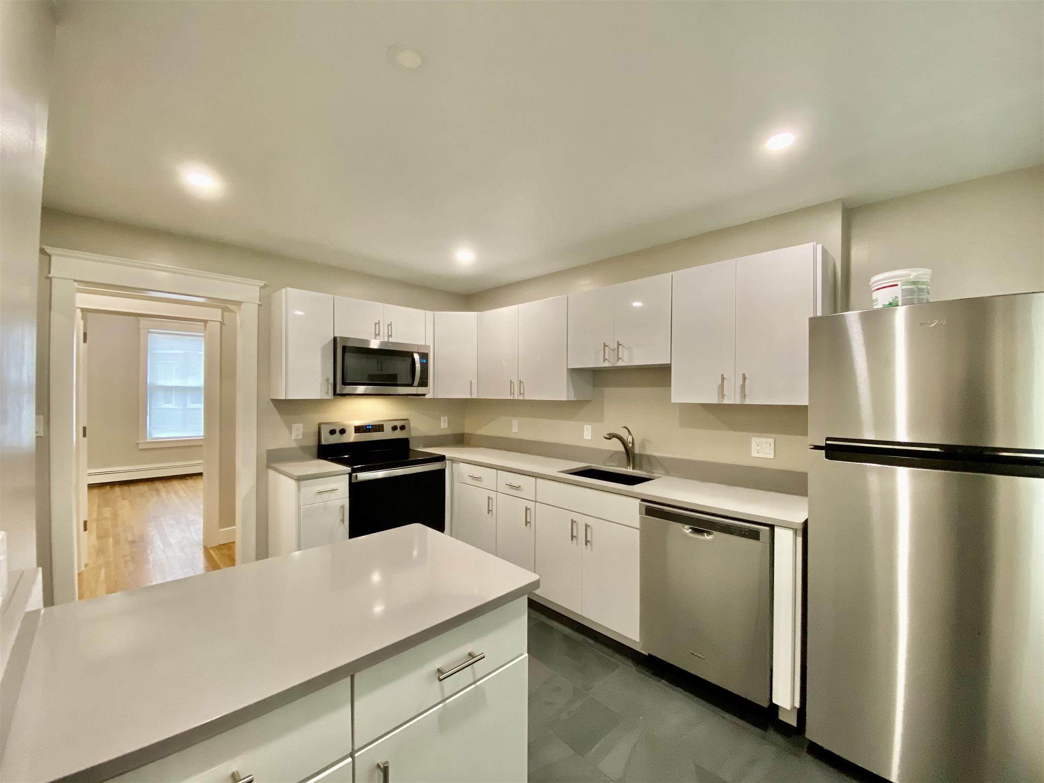 3.5 bed, 1 bath apartment for rent at 33 Portsmouth St Unit 3, Kendall Square — photo 2 of 13