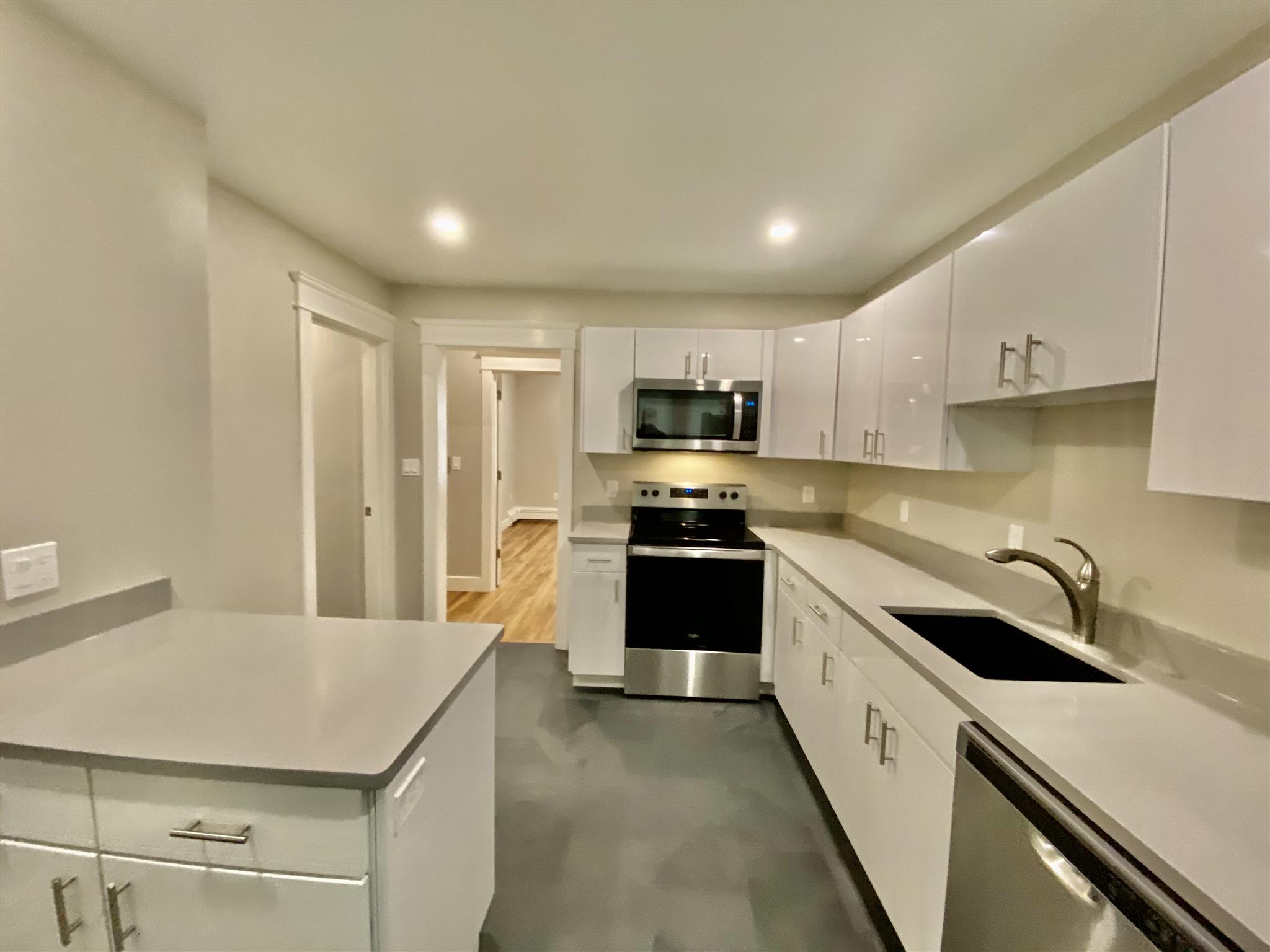 3.5 bed, 1 bath apartment for rent at 33 Portsmouth St Unit 3, Kendall Square — photo 3 of 13