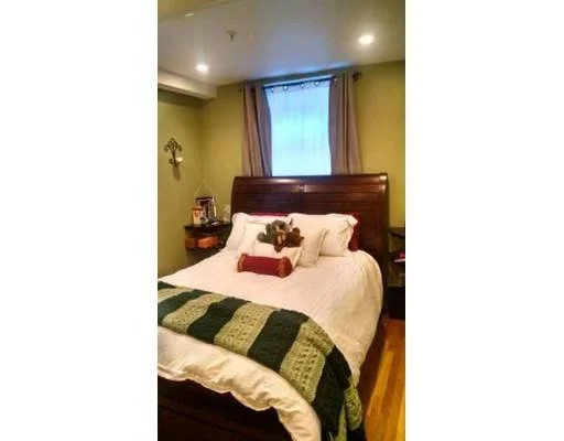 370 Marlborough St, Back Bay