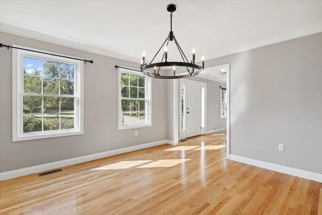 19 Benjamin Ln, Reading