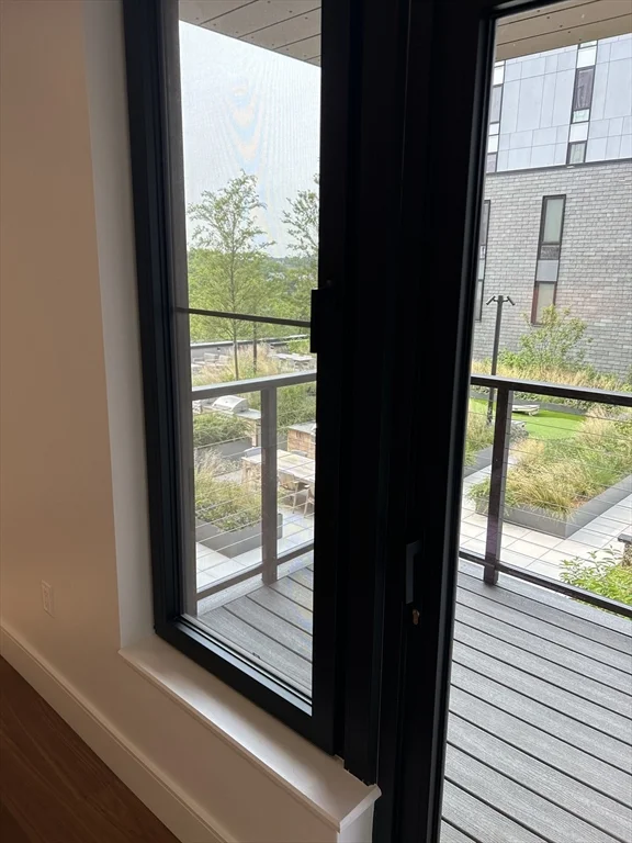 1515 Commonwealth, Brighton