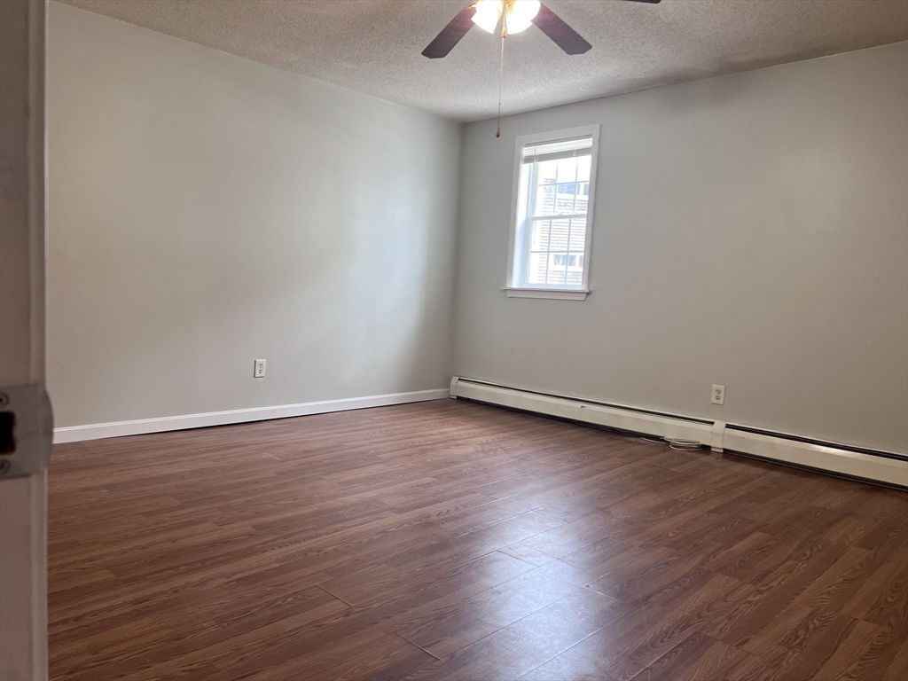 991 County St, Fall River