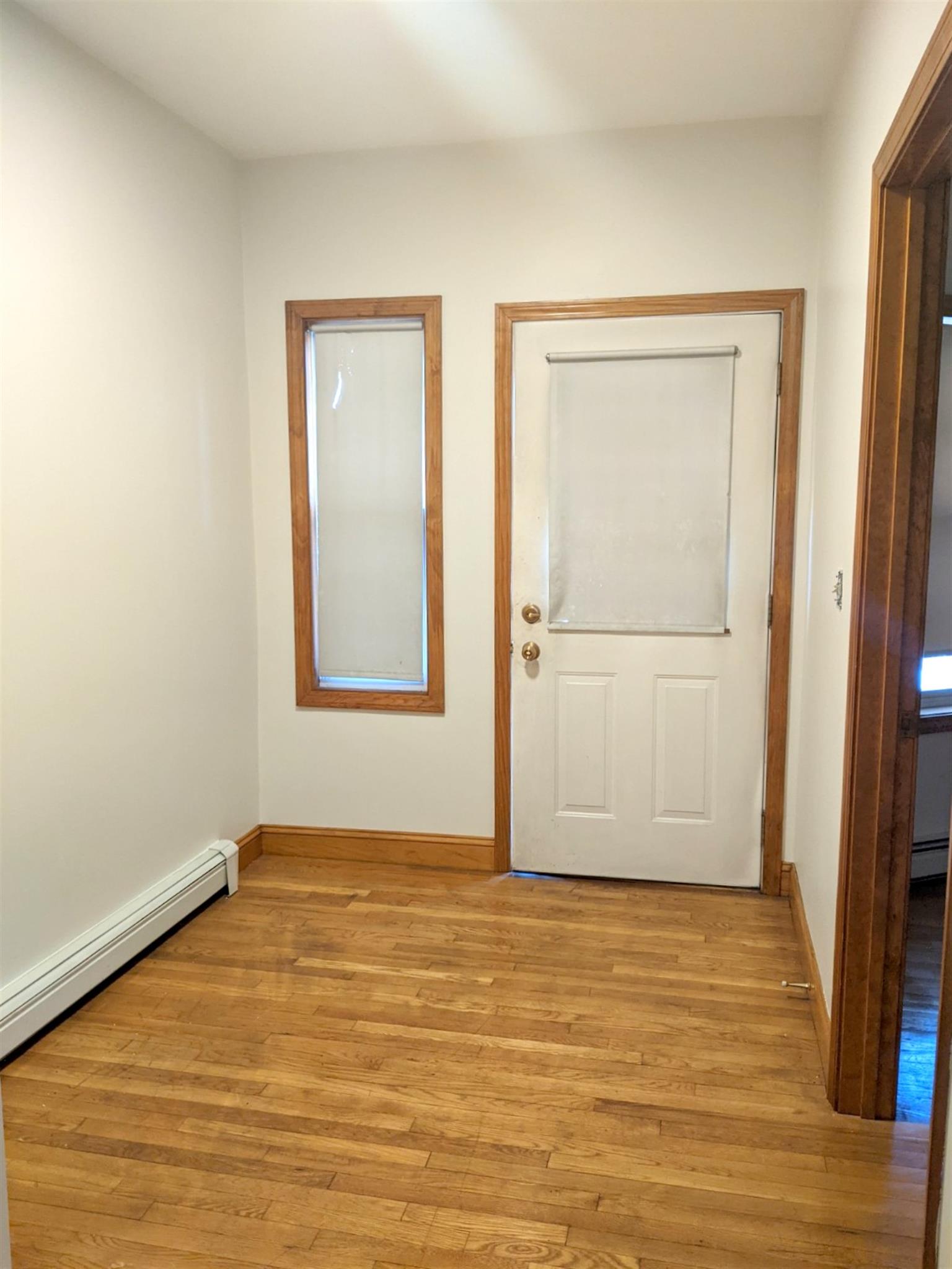 3 bed, 1 bath apartment for rent at 12 Fenwick St Unit 12, Magoun Square — photo 4 of 17
