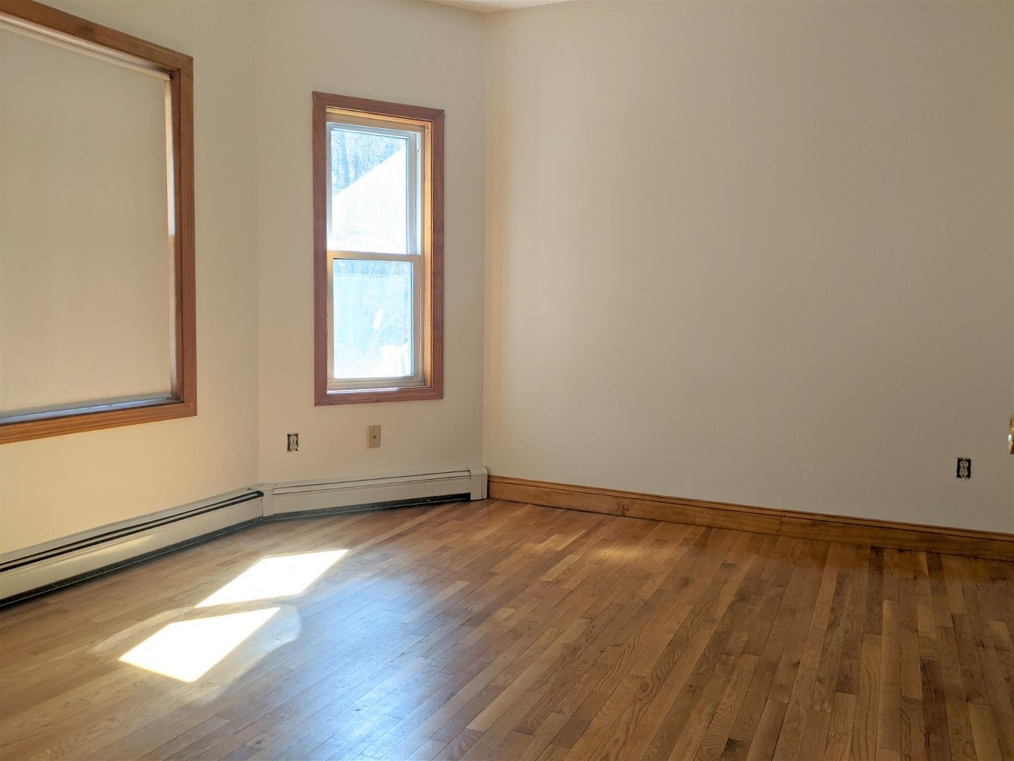 3 bed, 1 bath apartment for rent at 12 Fenwick St Unit 12, Magoun Square — photo 6 of 17