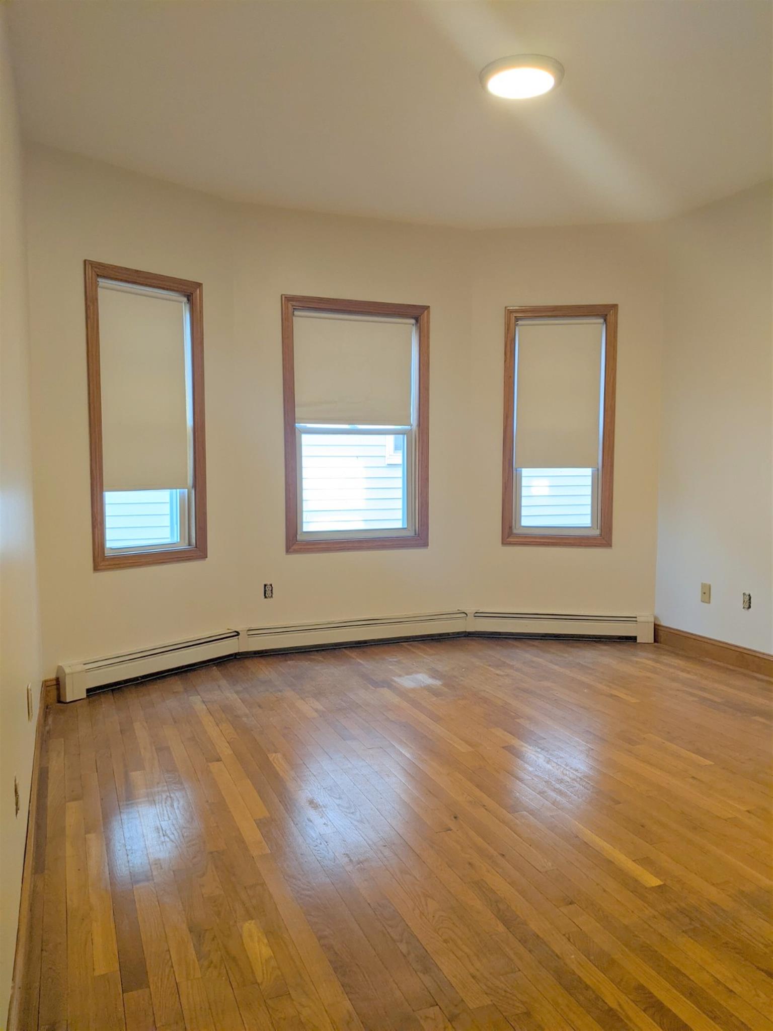 3 bed, 1 bath apartment for rent at 12 Fenwick St Unit 12, Magoun Square — photo 9 of 17
