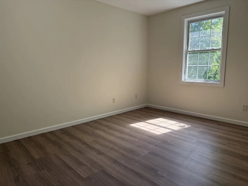 28 Crestview Dr, Westborough