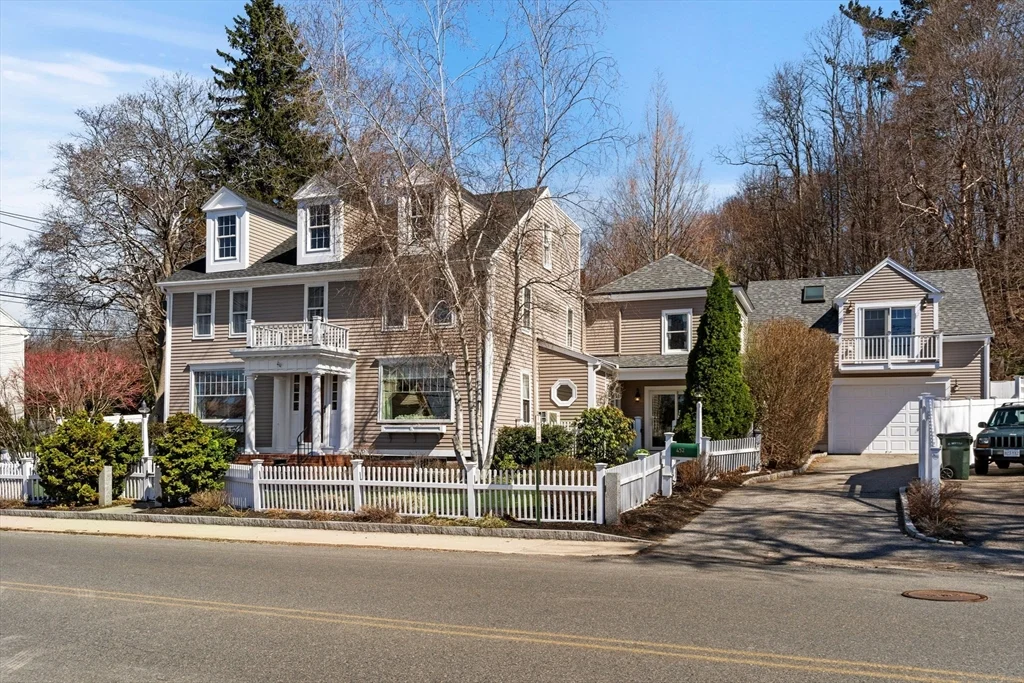 452 Main St, Amesbury