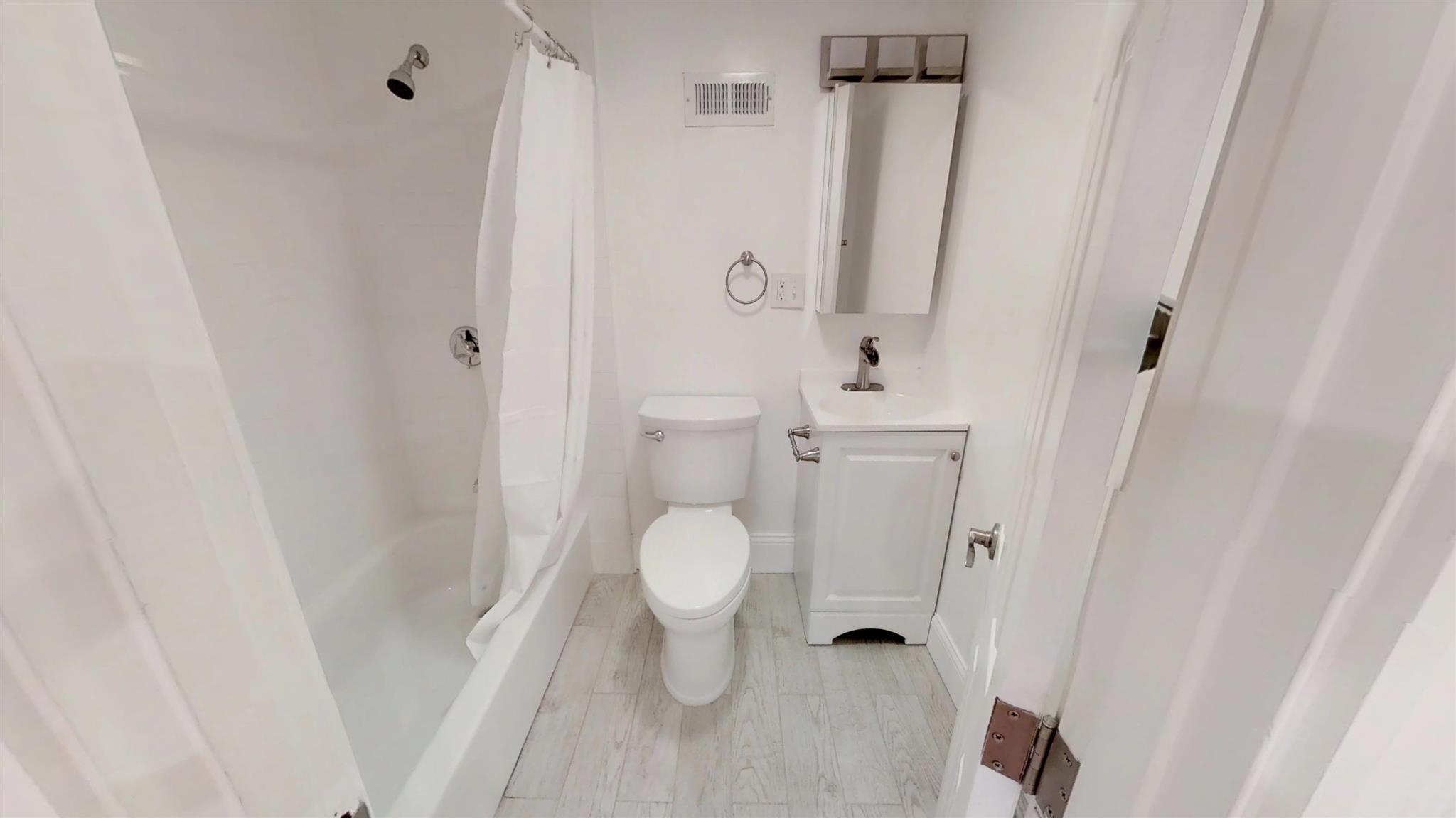 4.5 bed, 2 bath apartment for rent at 219 Holland St Unit 219, Davis Square — photo 10 of 14