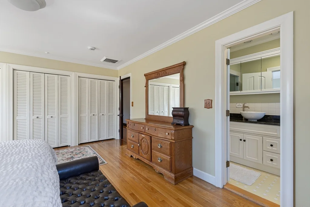 10 Stonewood Dr, Newton