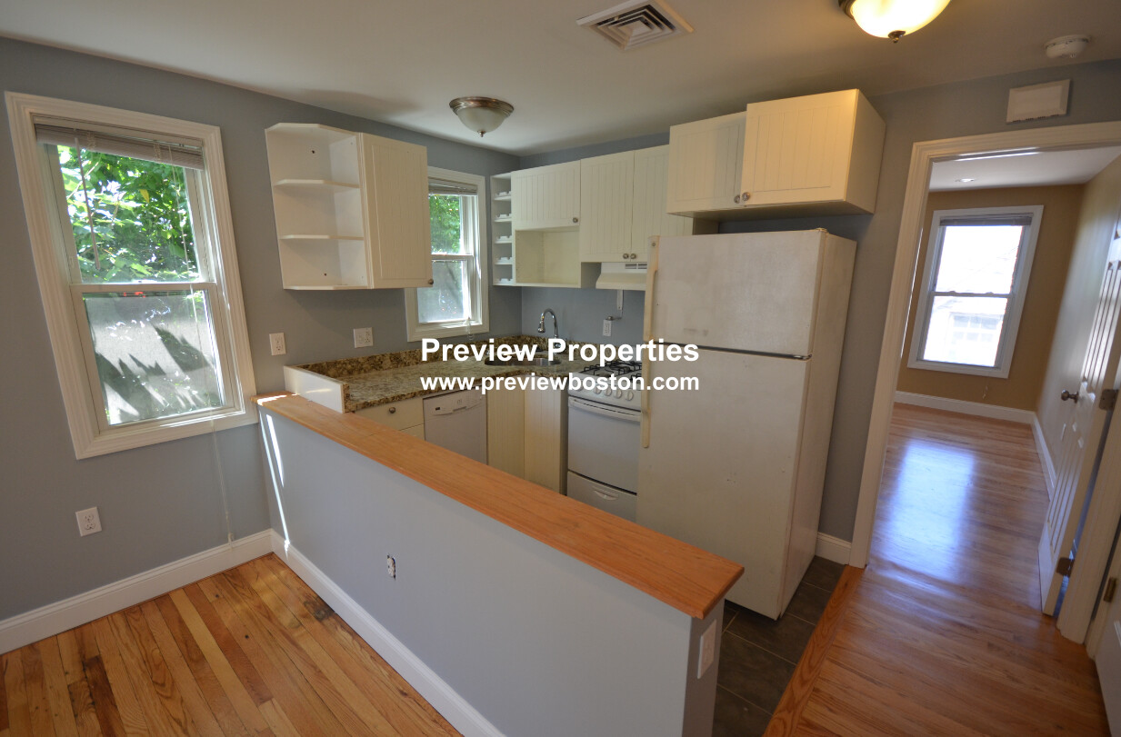 12 Cheever Ct, East Boston