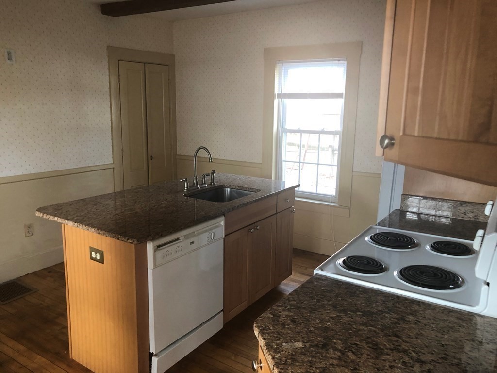 44 Hayden Rowe, Hopkinton