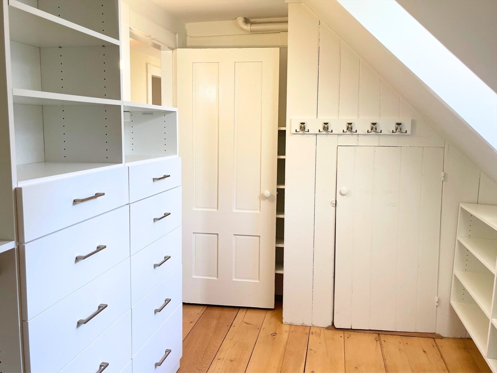 20 Pleasant St, Salem