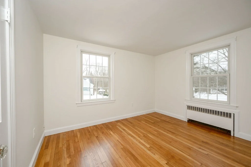 25 Bayberry Ln, Cohasset