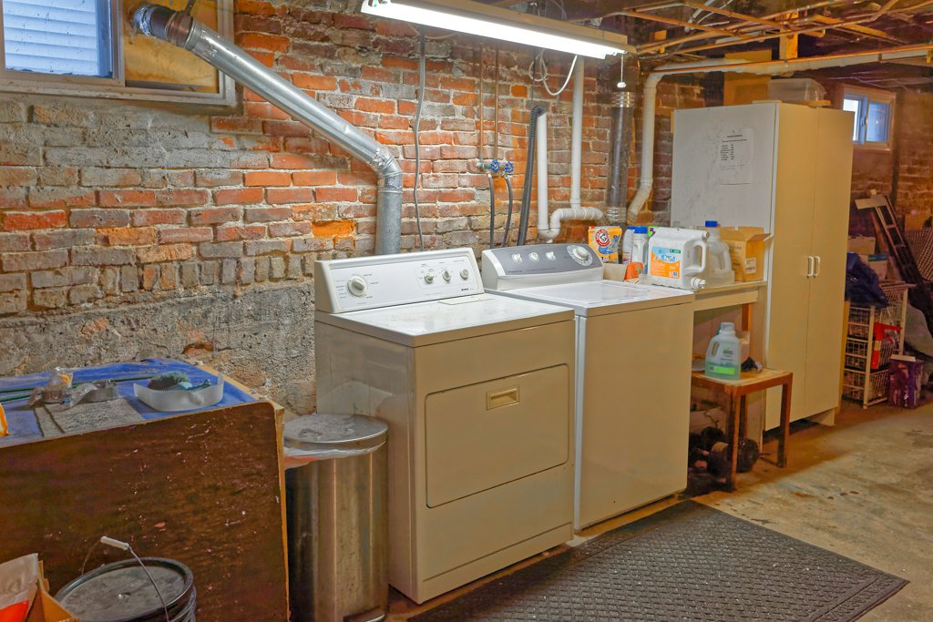 3 bed, 1 bath apartment for rent at 10 Speridakis Ter Unit 1, Cambridgeport — photo 2 of 16