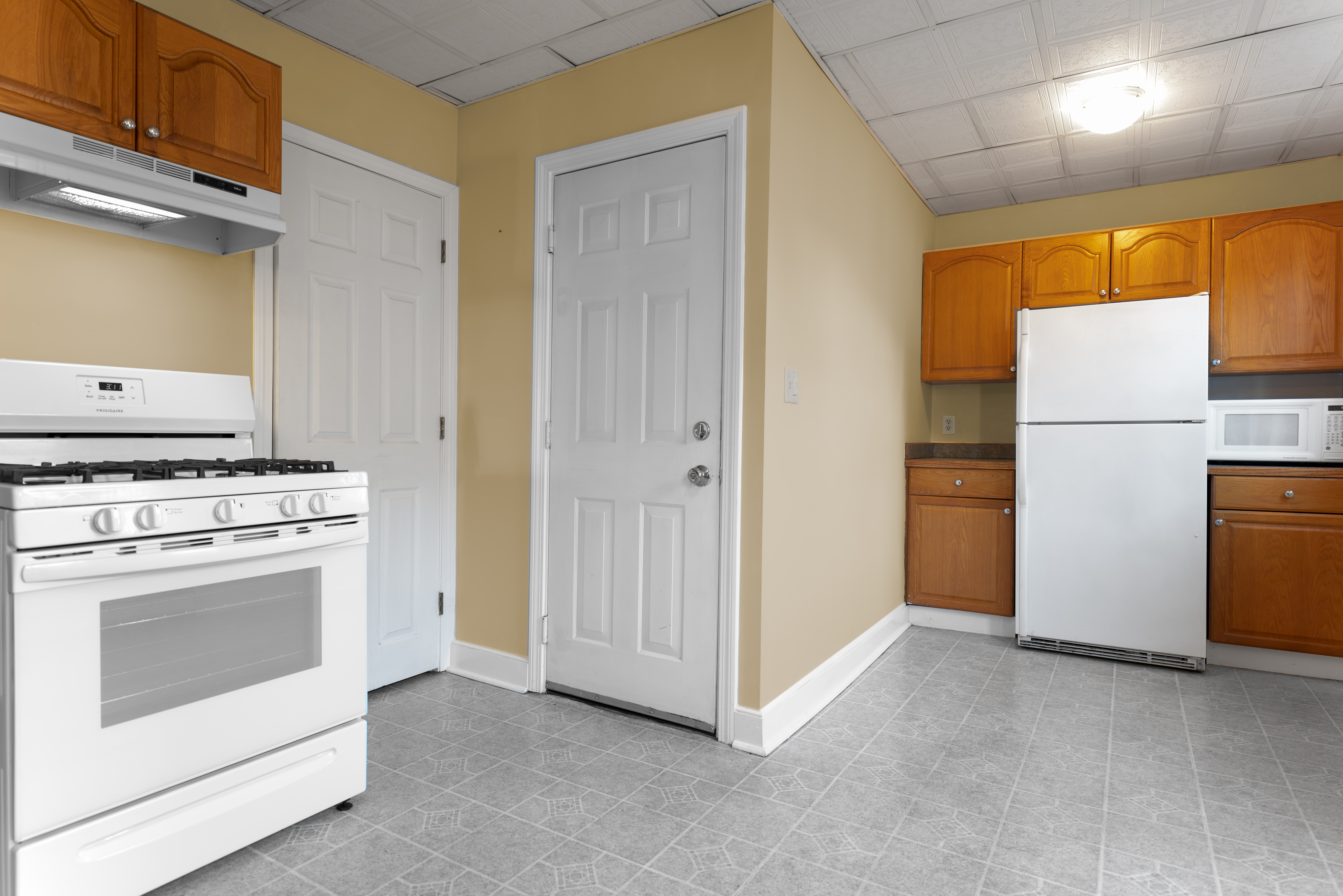 3 bed, 1 bath apartment for rent at 10 Speridakis Ter Unit 1, Cambridgeport — photo 16 of 16