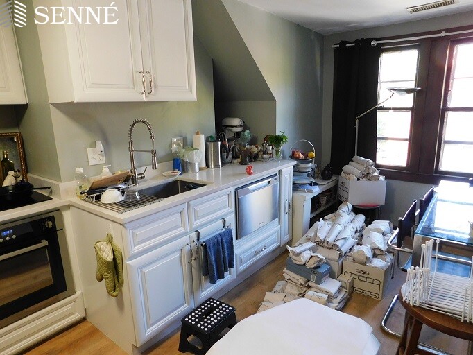 3 bed, 1 bath apartment for rent at 54 A Garfield St Unit Apt 2, Baldwin — photo 2 of 6