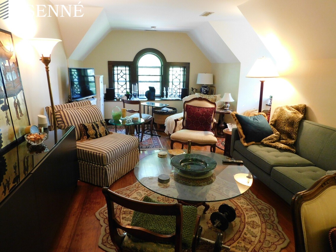 3 bed, 1 bath apartment for rent at 54 A Garfield St Unit Apt 2, Baldwin — photo 1 of 6