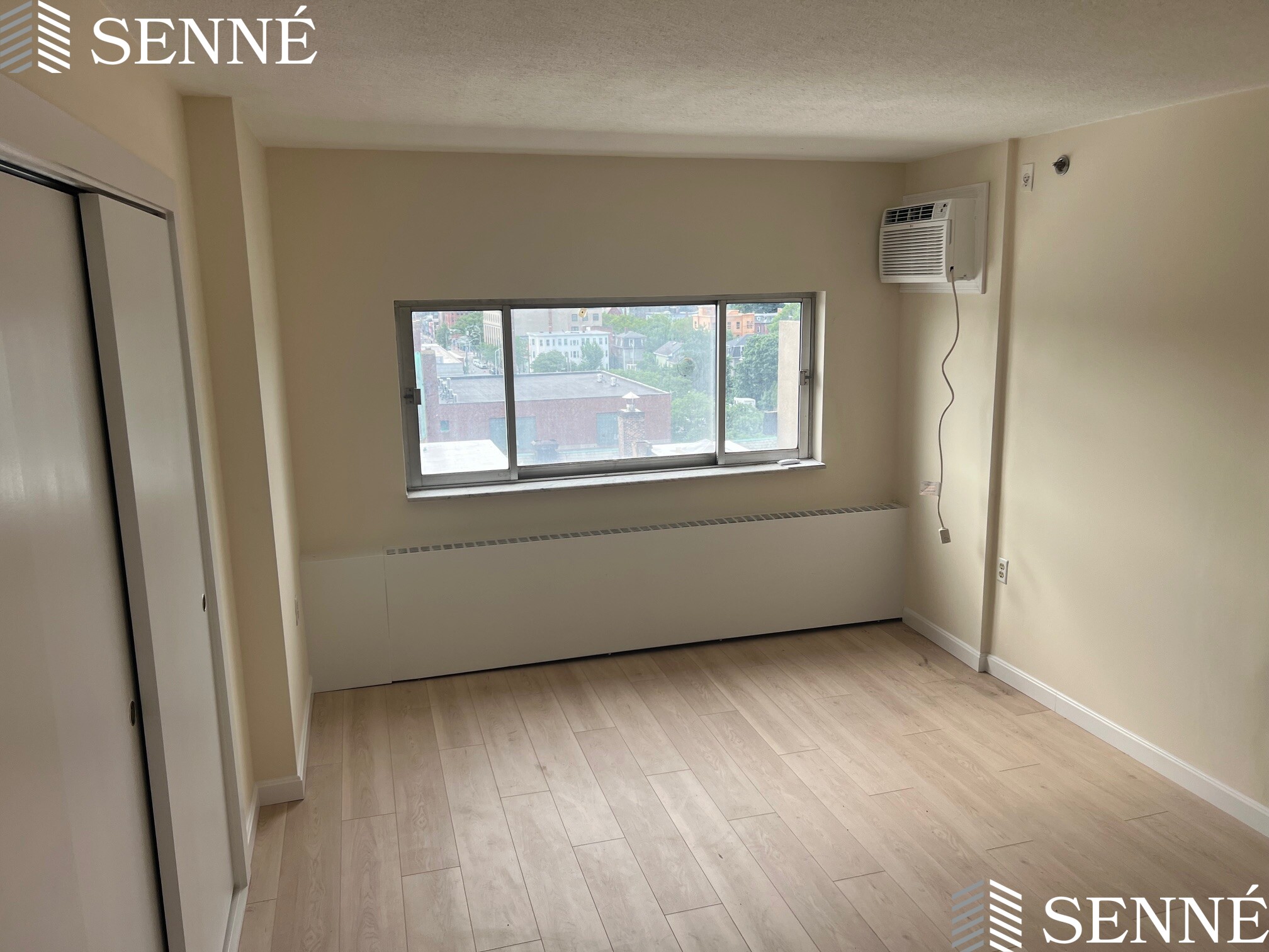 872 Massachusetts Ave, Riverside