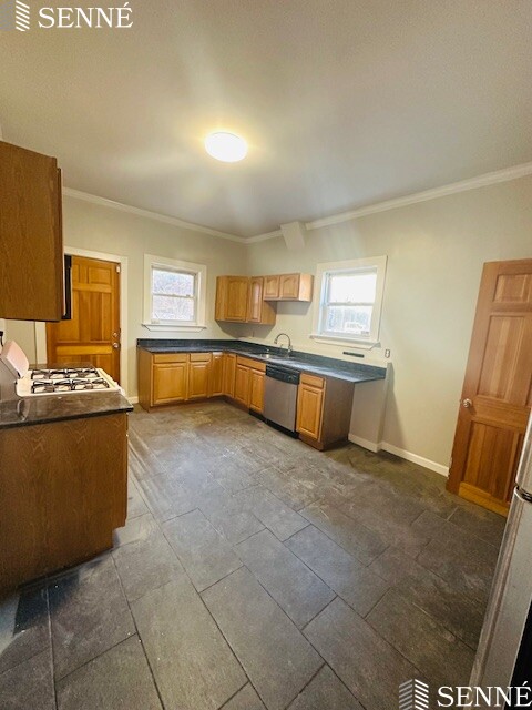 16 Howland St, Roxbury