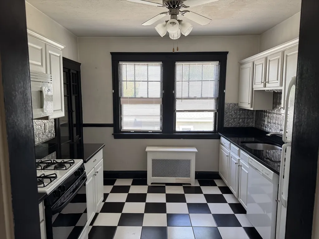 106 Kenoza Ave, Winnekenni Park