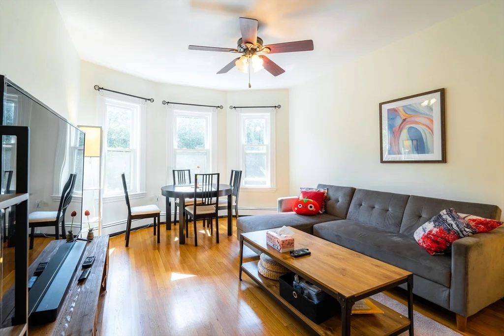4 Hardwick St, Cambridgeport