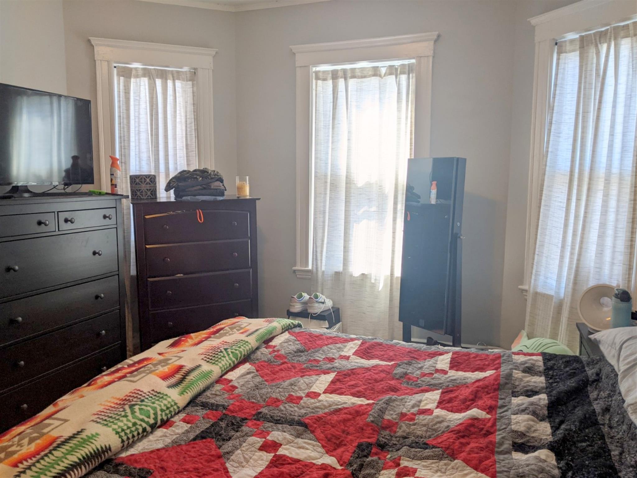 3 bed, 1 bath apartment for rent at 1249 Broadway Unit 1, Teele Square — photo 5 of 25