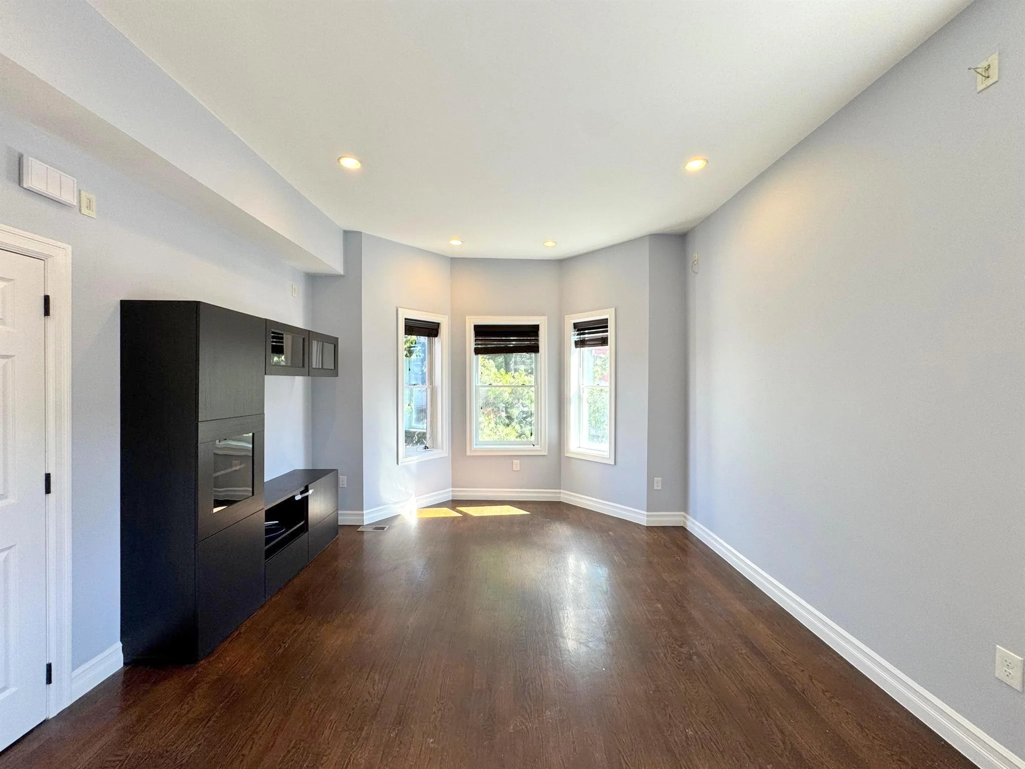 8 Cross Street East, East Somerville