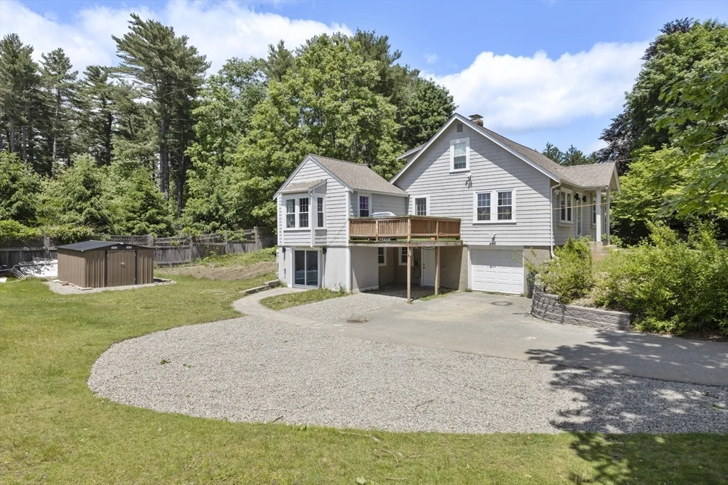 665 S Main St, Sharon