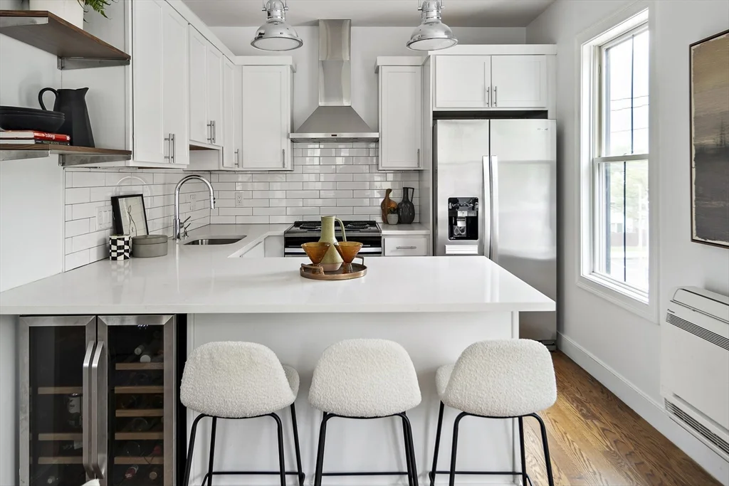 9 Cedar St, Roxbury