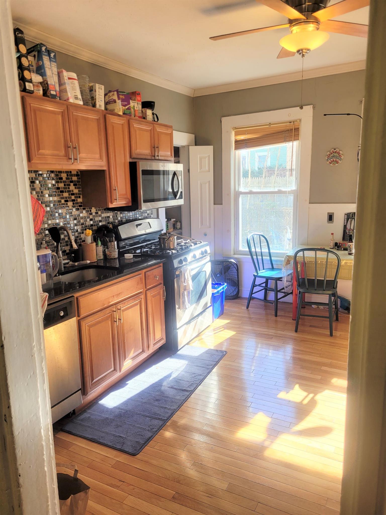 2.5 bed, 1 bath apartment for rent at 256 Summer St Unit 1L, Spring Hill