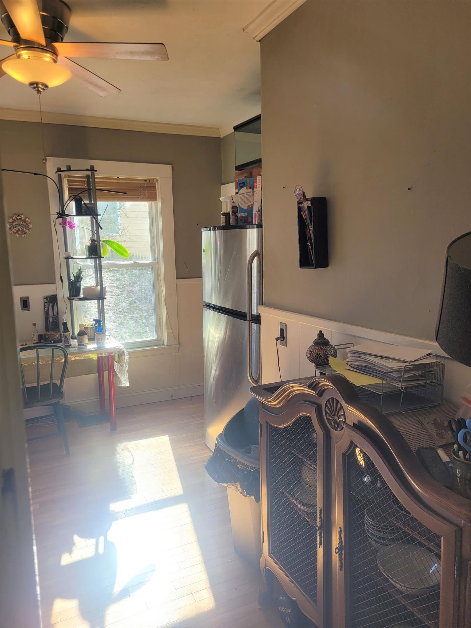 2.5 bed, 1 bath apartment for rent at 256 Summer St Unit 1L, Spring Hill — photo 3 of 10