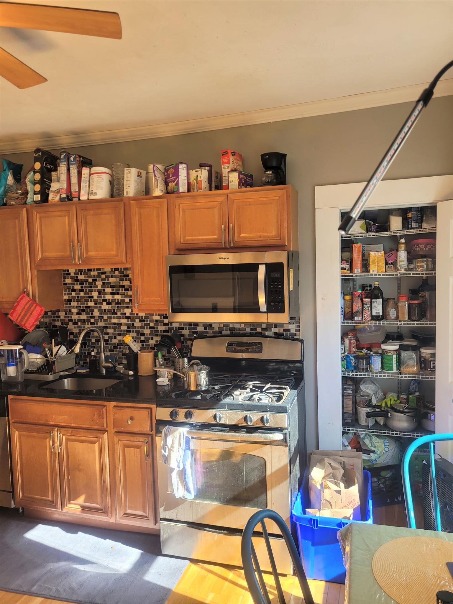 2.5 bed, 1 bath apartment for rent at 256 Summer St Unit 1L, Spring Hill — photo 2 of 10