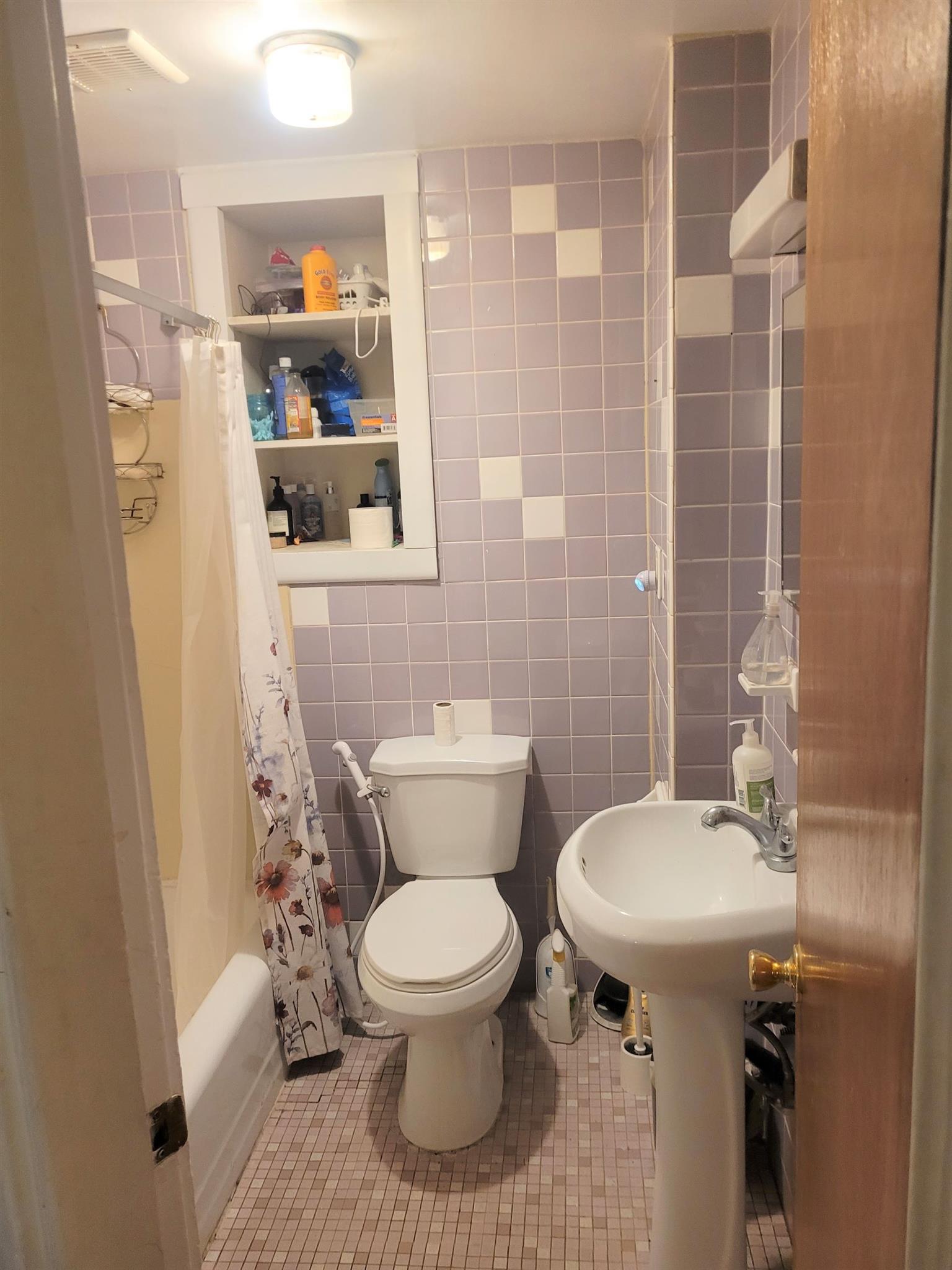2.5 bed, 1 bath apartment for rent at 256 Summer St Unit 1L, Spring Hill — photo 5 of 10