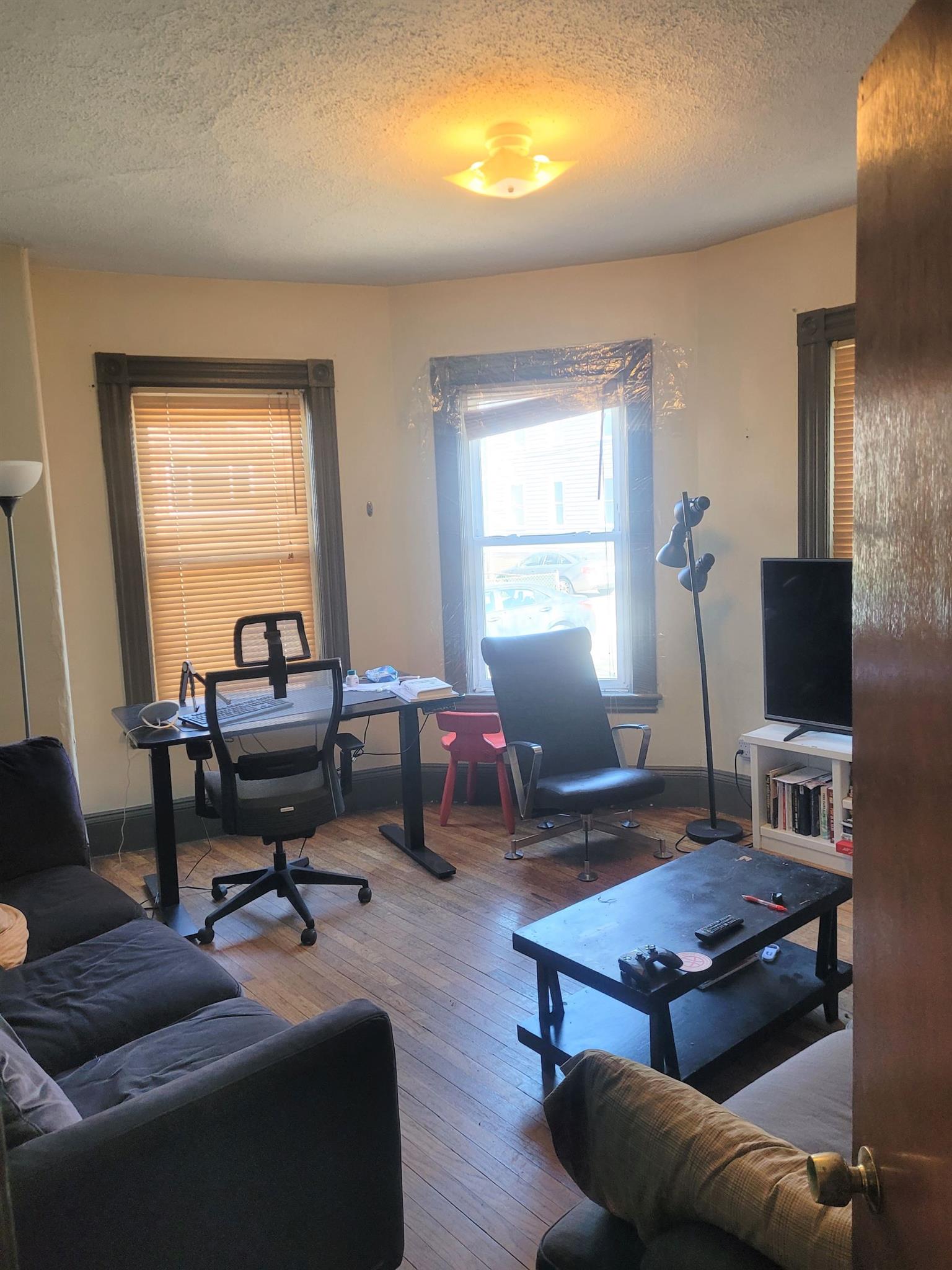 2.5 bed, 1 bath apartment for rent at 256 Summer St Unit 1L, Spring Hill — photo 4 of 10