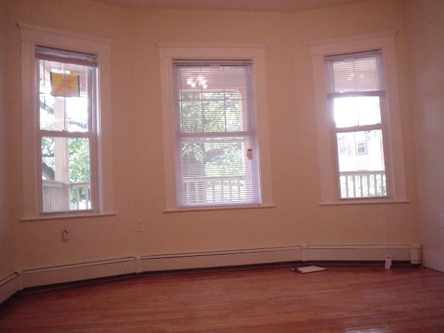 4 bed, 2 bath apartment for rent at 35 Long Ave Unit 1, Allston — photo 2 of 4