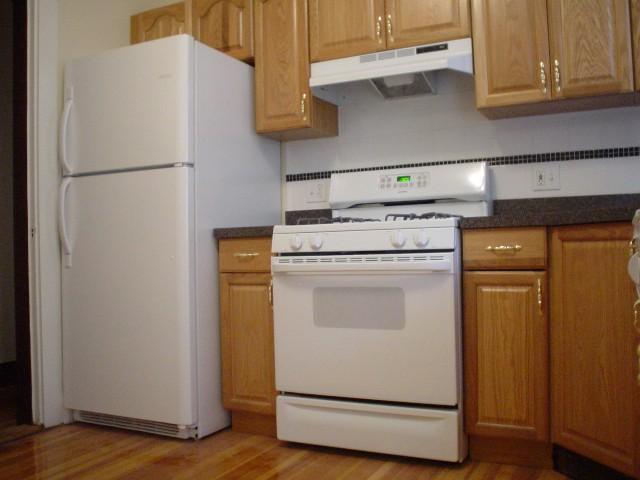4 bed, 2 bath apartment for rent at 35 Long Ave Unit 1, Allston — photo 3 of 4