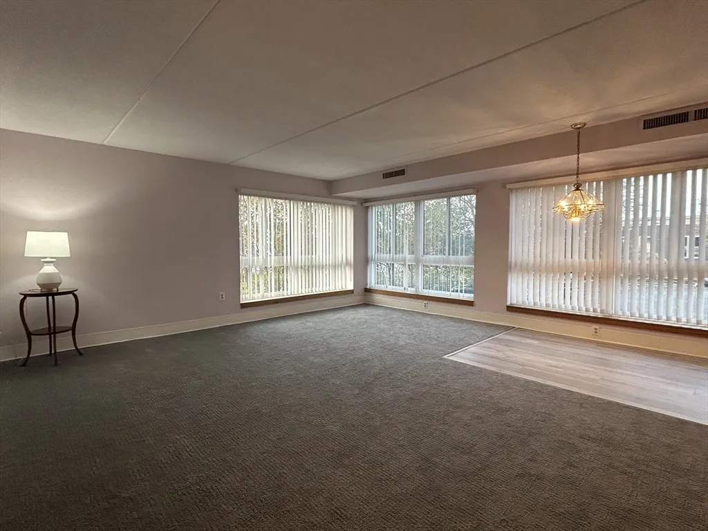 60 Rantoul St, Beverly