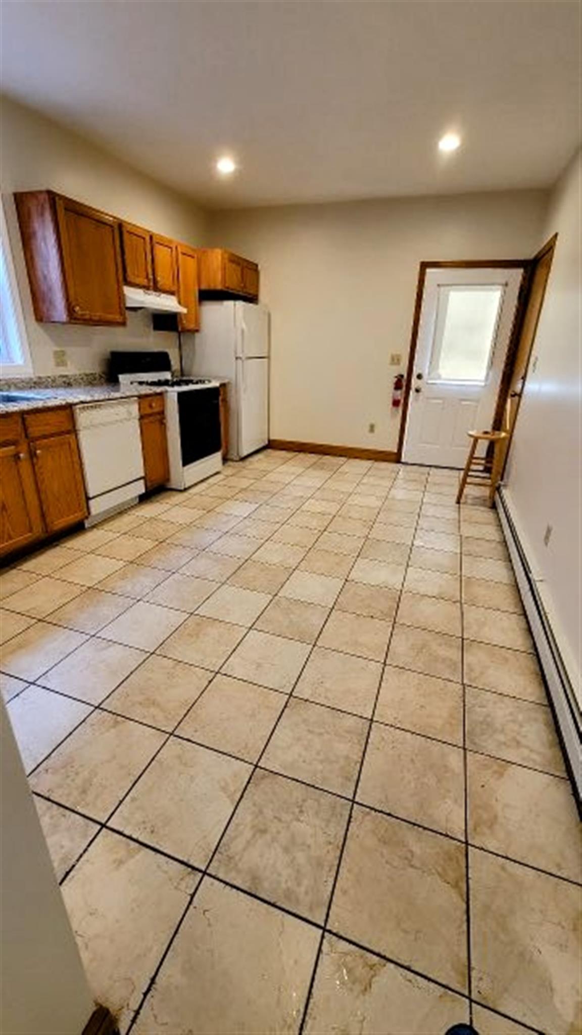 3 bed, 1 bath apartment for rent at 12 Fenwick St Unit 12, Magoun Square — photo 3 of 17