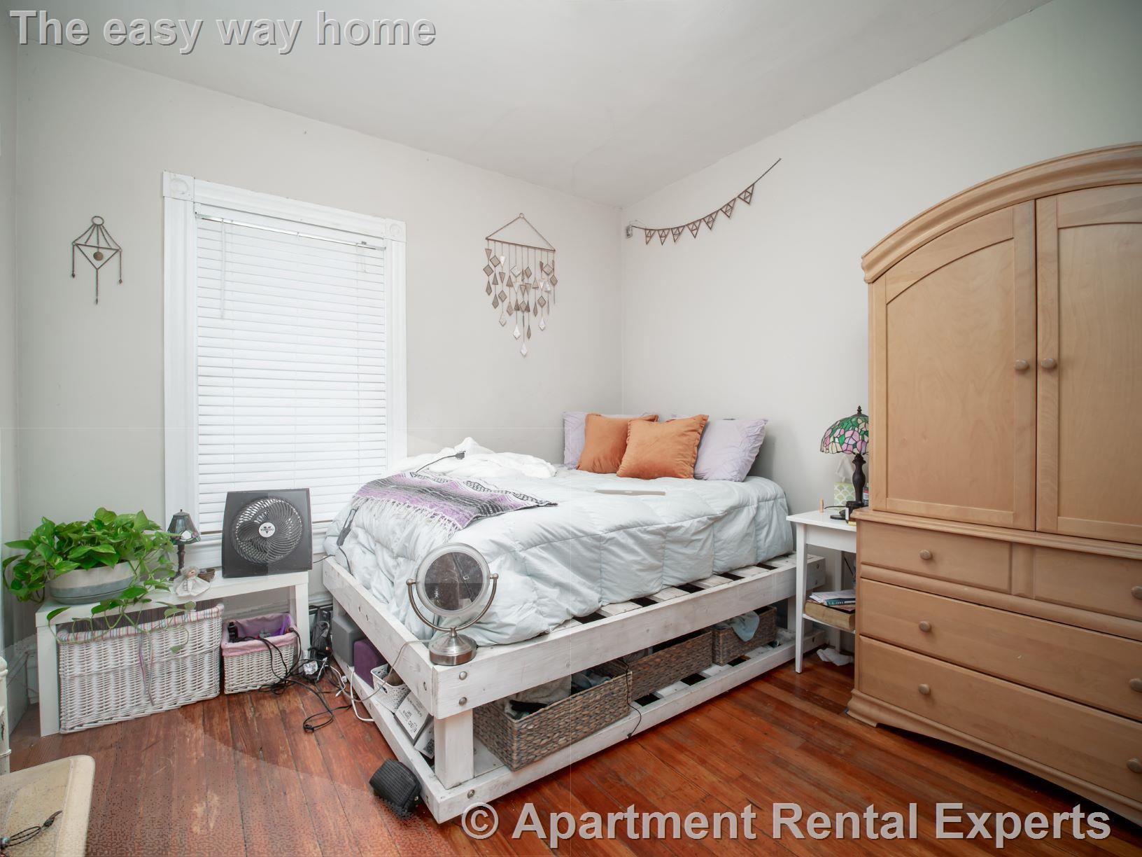 318 Beacon St, Ward Two