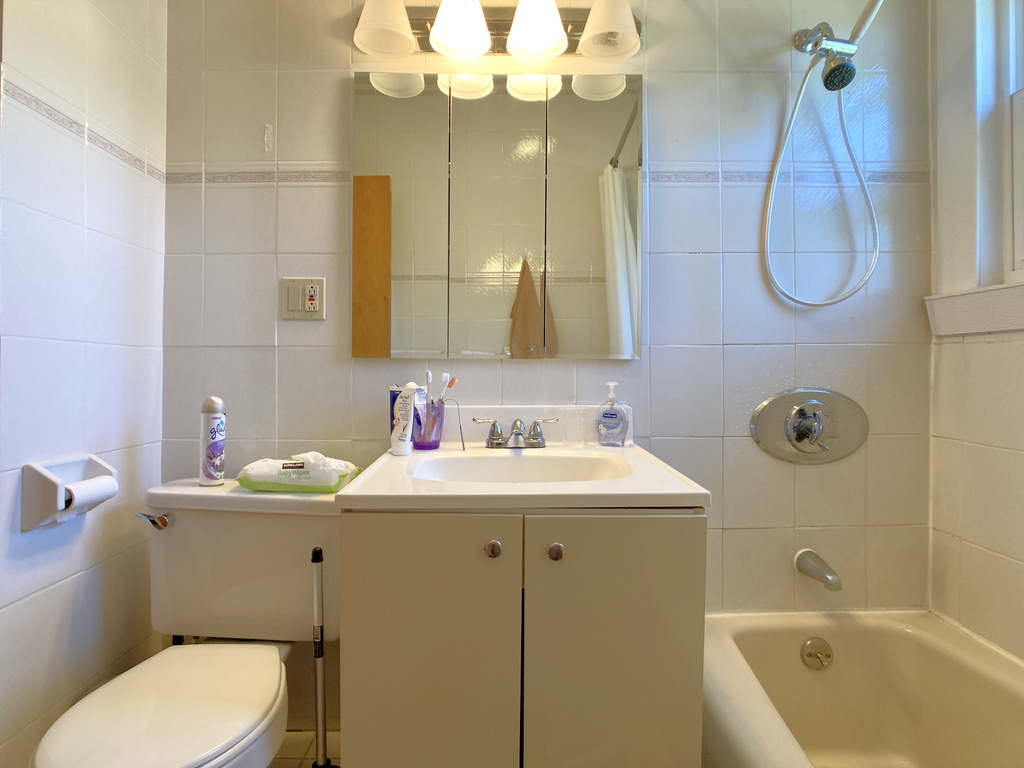 129 Oxford St, Newton Center