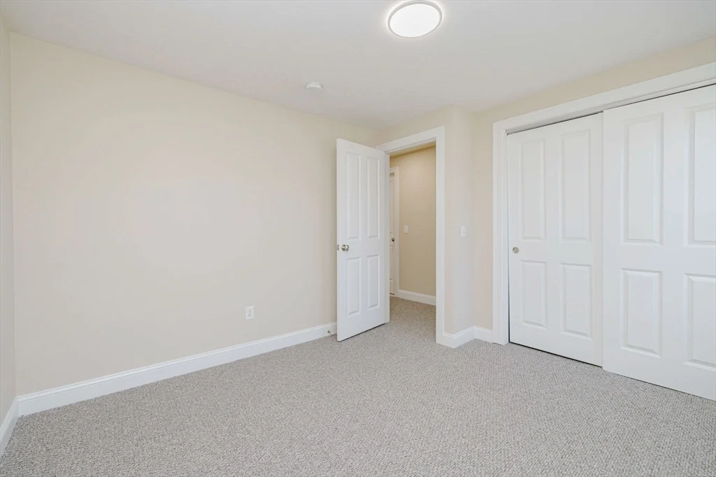 687 Washington St, Easton