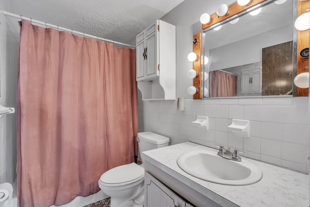 89 Pleasant St, Medfield