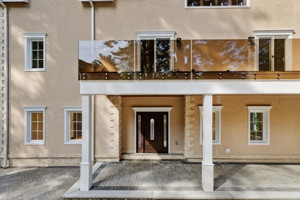 58 Chestnut St, Lynnfield