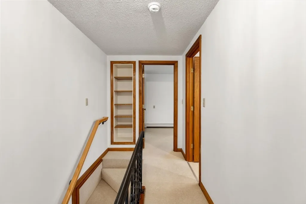 3 Sandpiper Ln, Long Beach