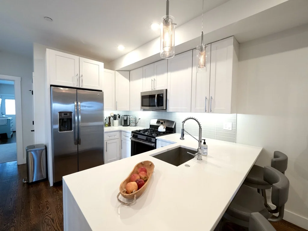 65 Border St, East Boston