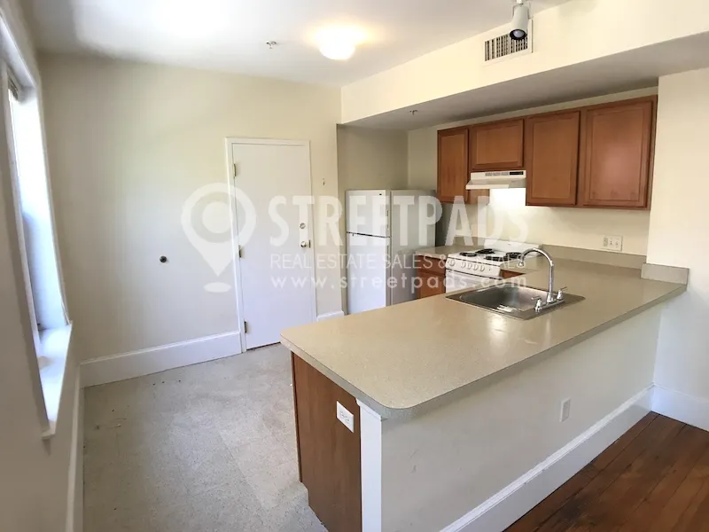 881 Massachusetts Ave, Central Square